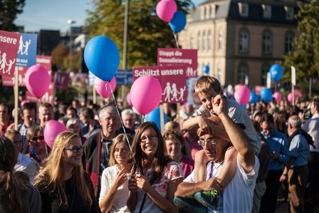 Teilnehmerrekord!   3.000 Menschen demonstrieren bei der DEMO FÜR ALLE für Ehe und Familie und gegen Gender-Ideologie und Sexualisierung der Kinder