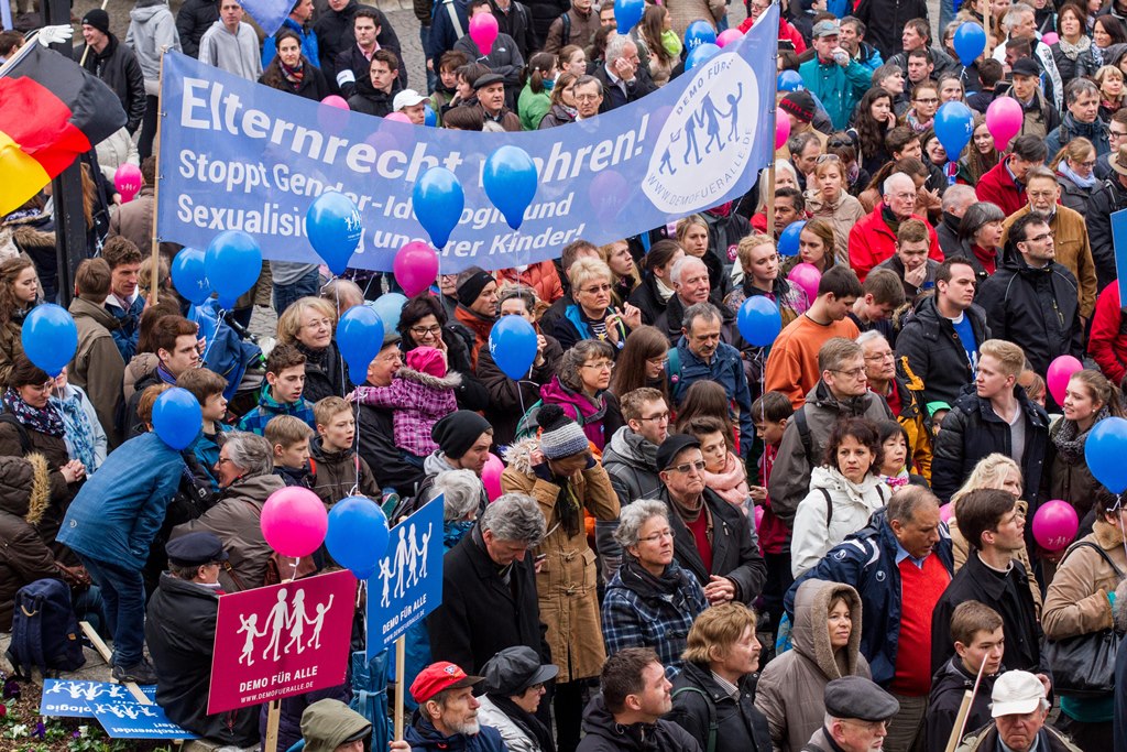 Mehr als 2.400 Demonstranten kamen am 21.3.2015 zur DEMO FÜR ALLE nach Stuttgart.
