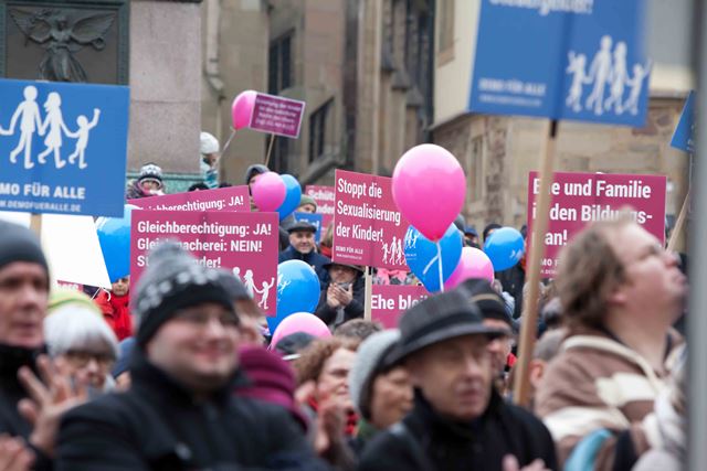 Starkes Signal für Ehe und Familie vor der Landtagswahl – 4.500 bei DEMO FÜR ALLE in Stuttgart