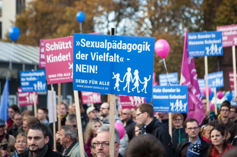 Nächste Runde zur Sexuellen Vielfalt in Bayern: Unterstützung für Eltern-Aktivität an Schulen