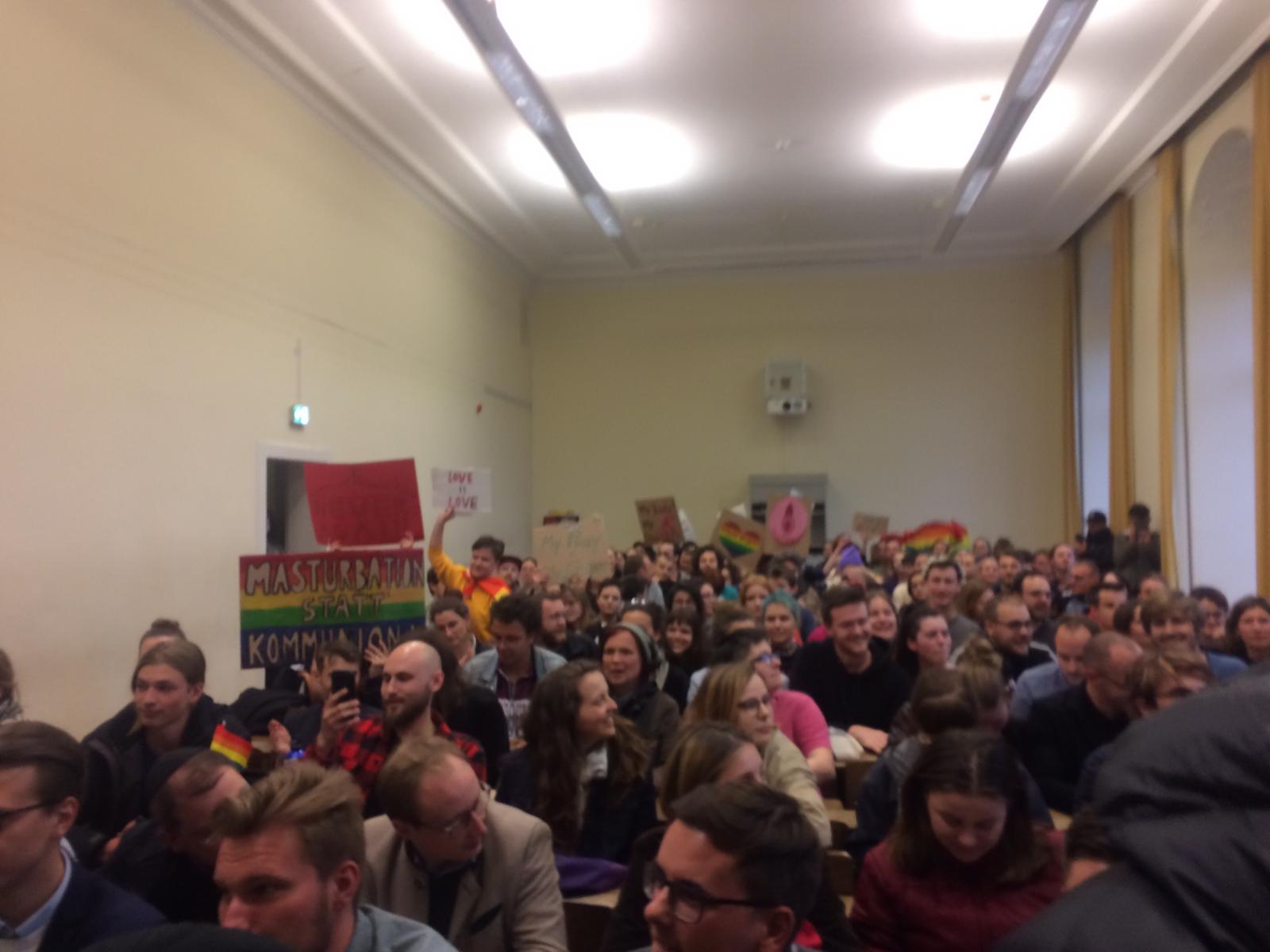 DemoFürAlle-Vortrag an Uni Bonn von linkem Mob torpediert: Gefährliche Steinwurf-Attacke auf Vortragsteilnehmer